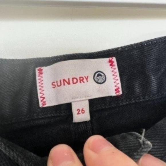 Sundry Black Denim Embroidered Shorts Size 26 - Picture 2 of 4